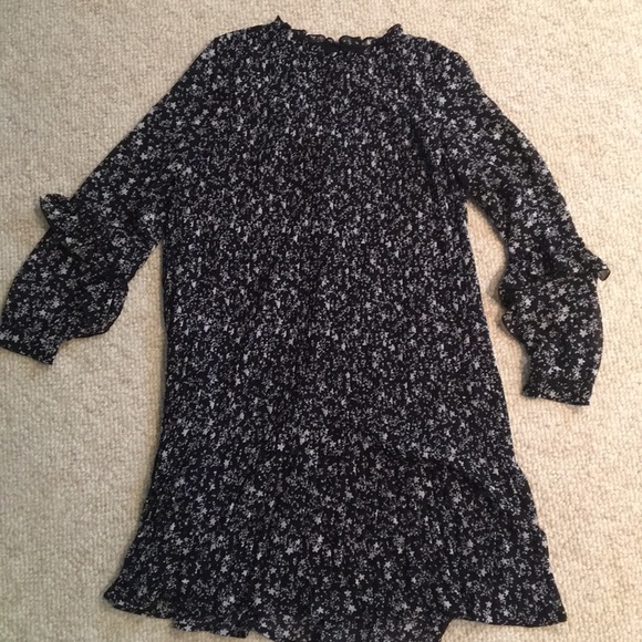 Zara Dresses & Skirts - Zara Floral Pleated Long Sleeved Dress Zara Dresses & Skirts - Zara Floral Pleated Long Sleeved Dress